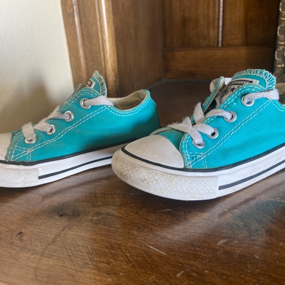 Converse shoes - Picture 3 of 5